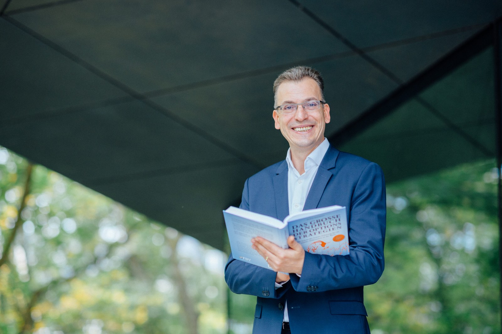 Andrei Anissimov mit seinem Buch
